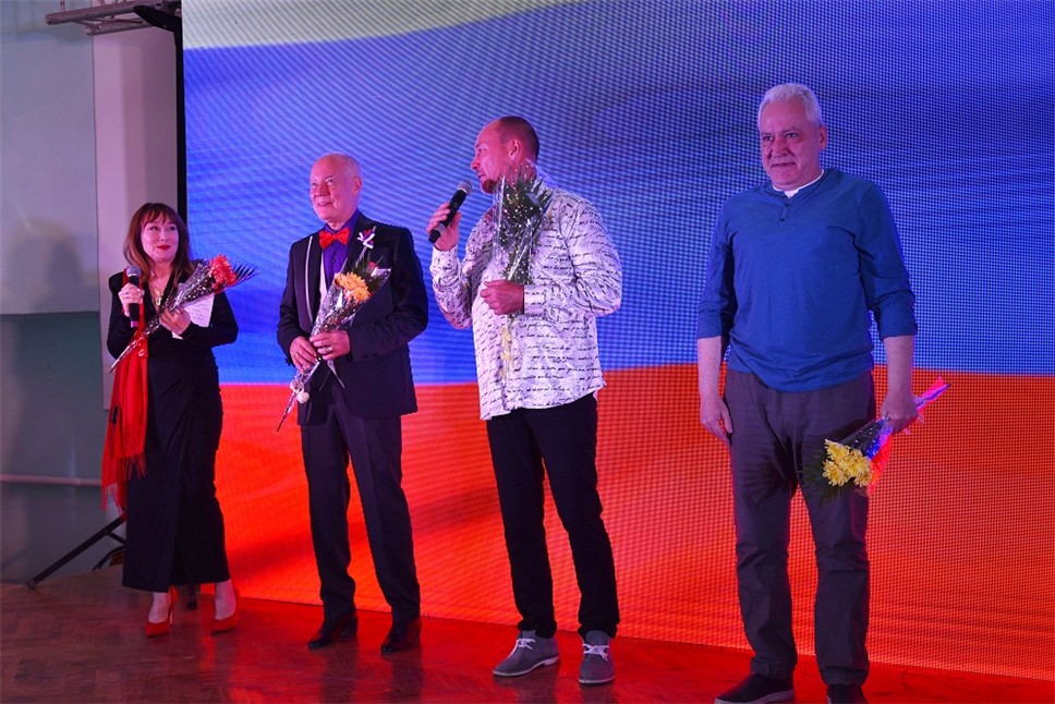 Владимир Конкин, Елена Переслени, Александр Песков и Александр Негреба в Дебальцеве. Фото предоставлены НПАТК.