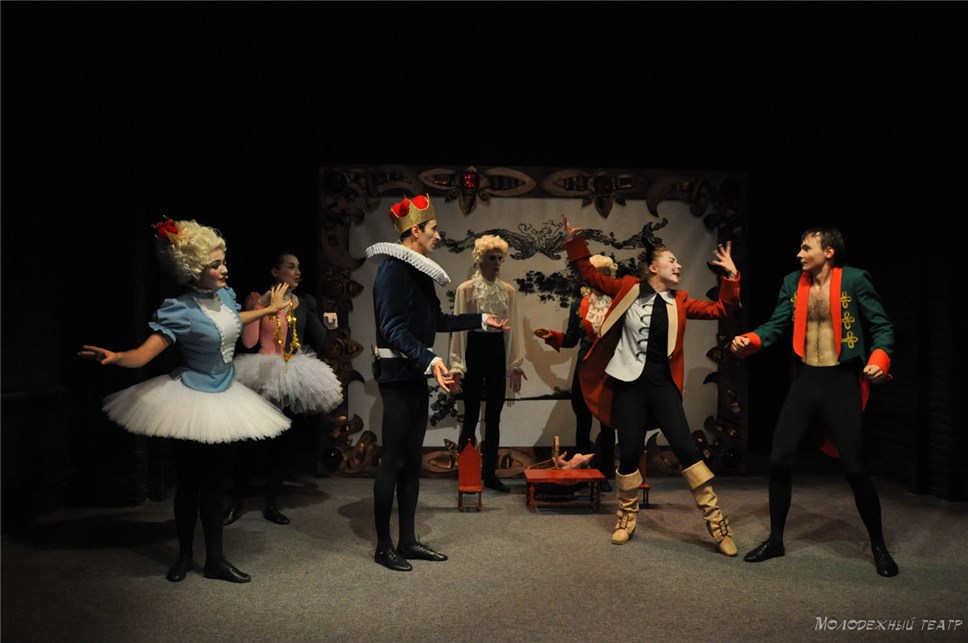 Международный театральный фестиваль узбекистан. Tablets in theater hudson. Бове о. Театральная школа 2054. Бове о.