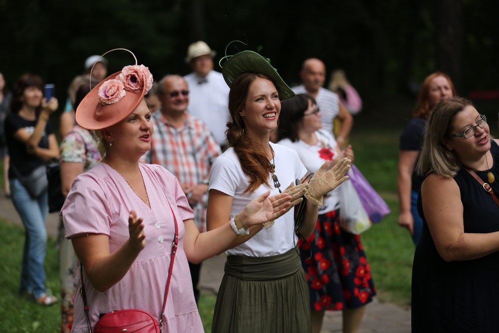 Фестиваль погружение тайны усадьбы. Рязанка фестиваль тайны усадьбы. Вечеринка у соседей. Ресторан белла паста на красной пресне. Антикафе посетители.