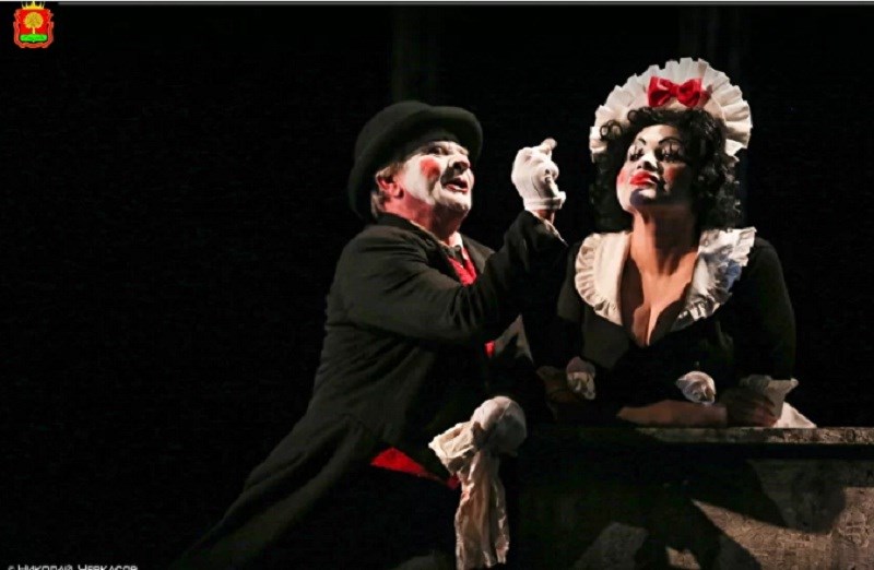 Сцена из спектакля "Эвридика". В статье использованы фото с сайта фестиваля.