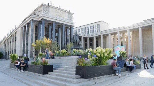 Минкультуры РФ запускает более 40 модельных центров реставрации книг по всей России