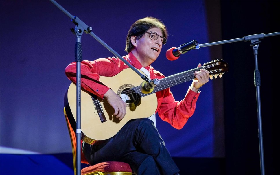 «Чудо любви»: концерт перуанского певца и гитариста Лоренсо де Чосика