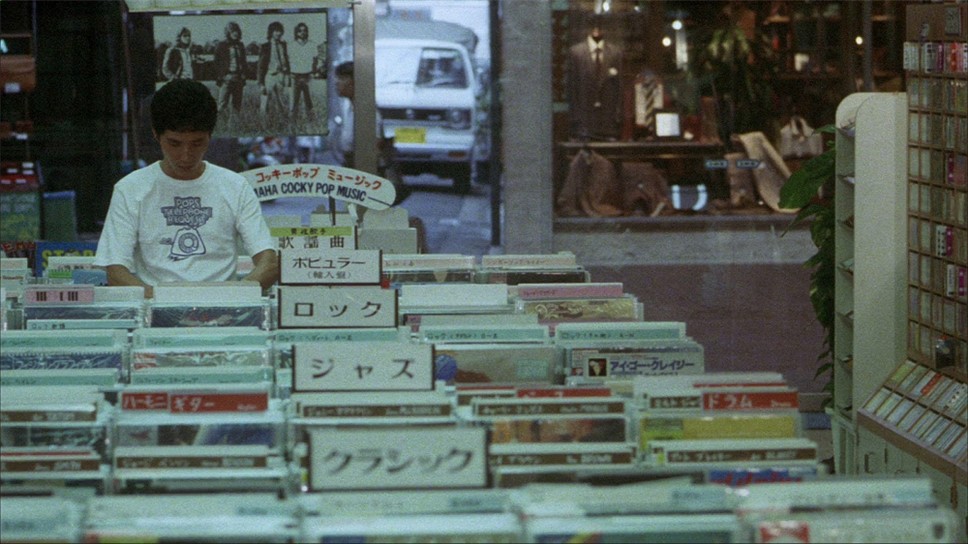Сцена из экранизации рассказа Харуки Мураками "Слушай песню ветра" (1982) режиссёра Омору Кадзуки. Фото: photogénie.