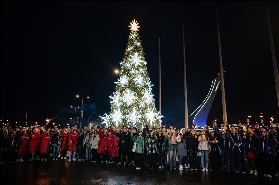 В «Сириусе» зажгли елку, посвященную Всемирному фестивалю молодежи