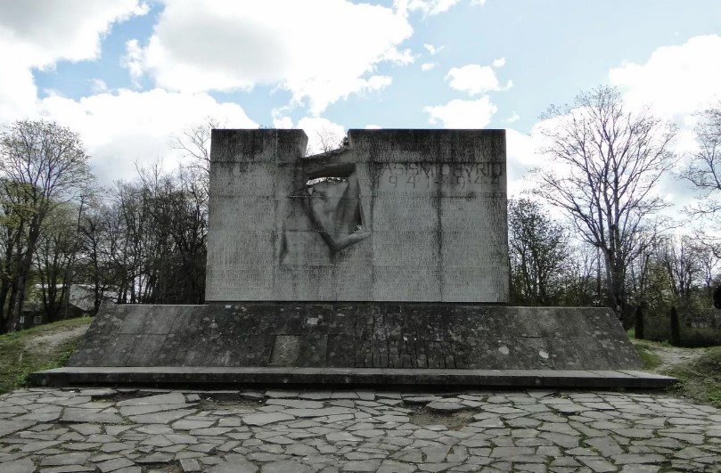 В Эстонии потревожили покой праха советских солдат