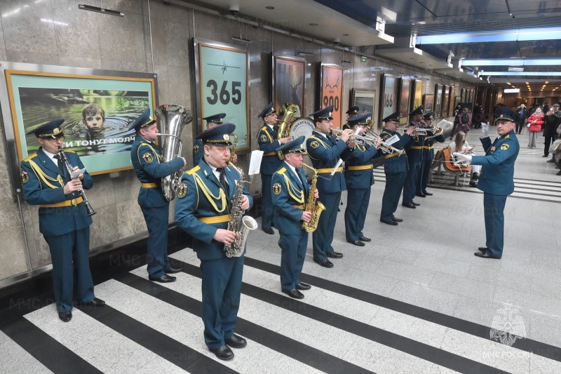 МЧС России открыло выставку социальной рекламы в московском метро