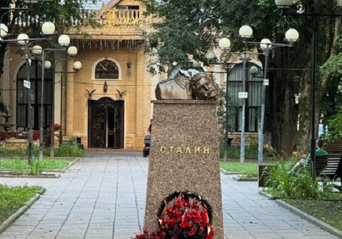 Памятник Сталину подвергся нападению в Подмосковье