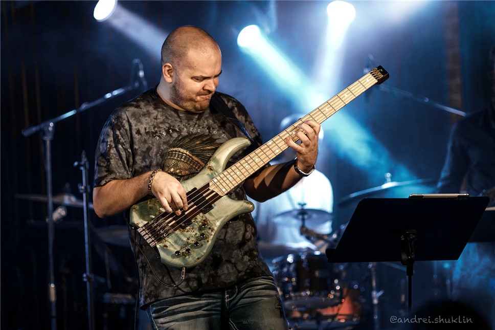 18 декабря  Антон Давидянц (Россия),Томаш Бура (Великобритания), Роберто Порта (Италия) интернациональное супертрио в Джаз-клубе Алексея Козлова