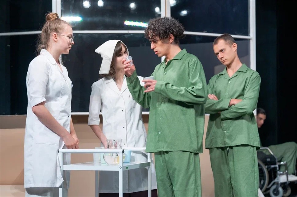 "Пролетая над гнездом кукушки". Дэйл Вассерман по роману Кена Кизи