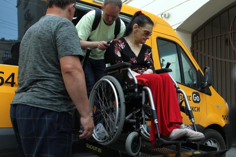 СМИ узнали, кто заботится об осиротевшей Марии Баталовой